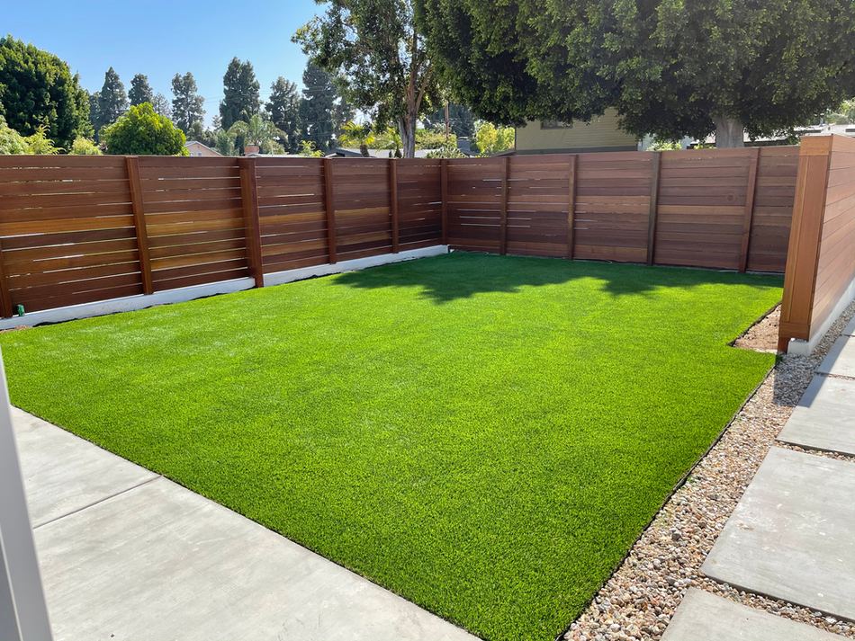 New horizontal wood fence